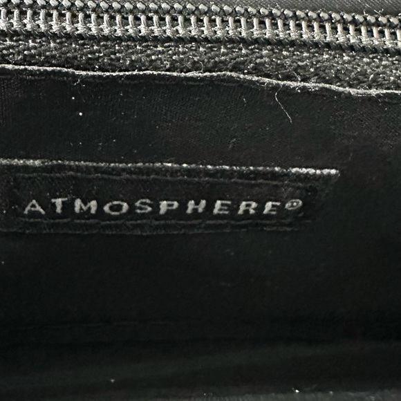 Atmosphere Magnet snap closure wallet with internal zipper/coin and card holder - Picture 5 of 5